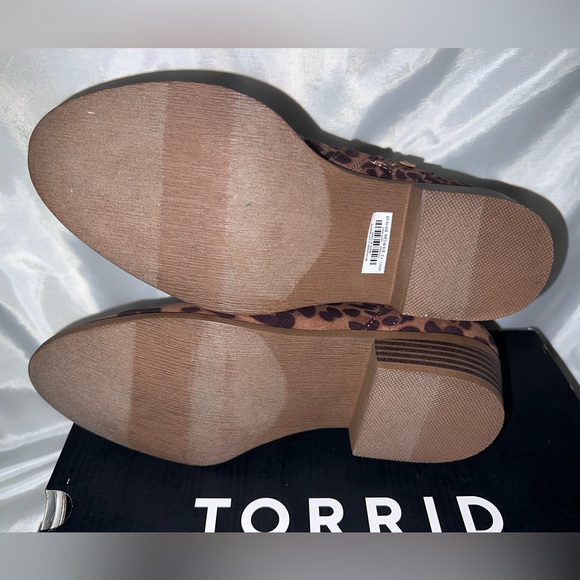 Torrid LEOPARD PRINT FAUX SUEDE V-CUT ANKLE BOOTIE (7.5W) NEW - Picture 4 of 5